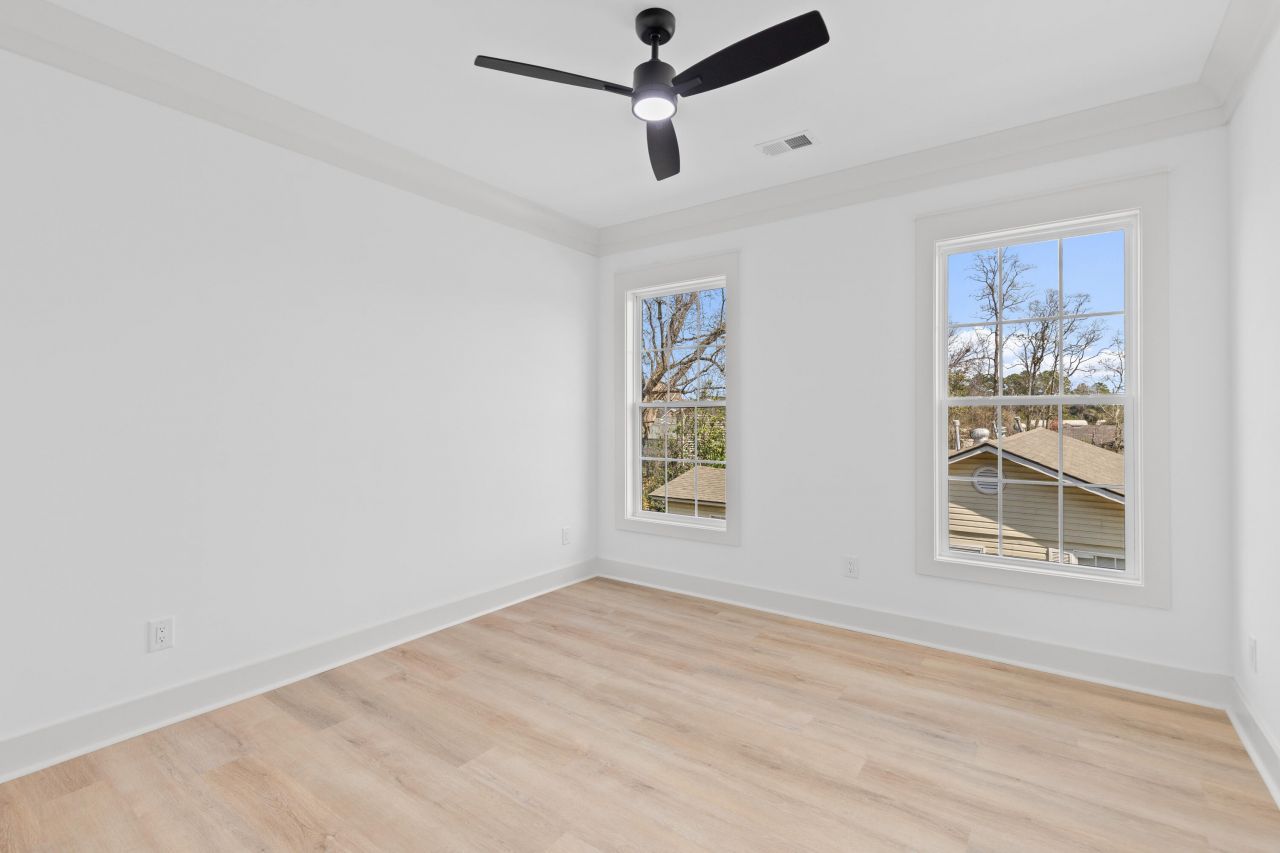 1992 Forest Avenue Photo 22