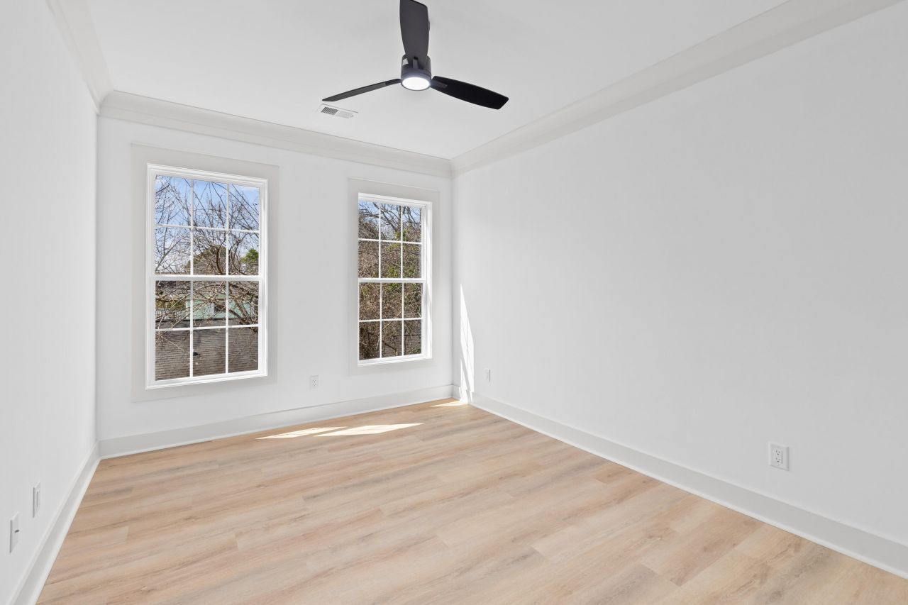 1992 Forest Avenue Photo 24