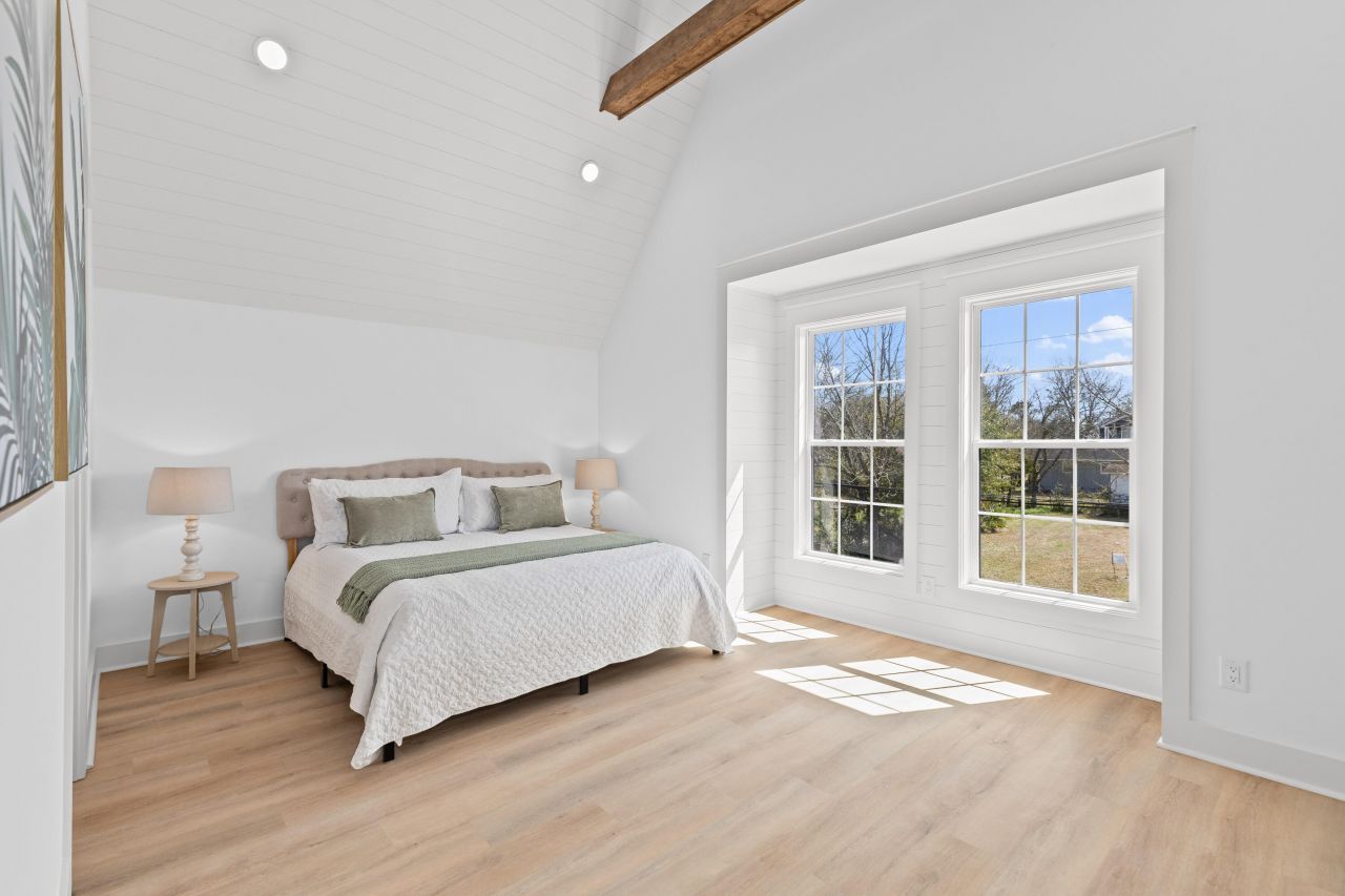 1992 Forest Avenue Photo 28