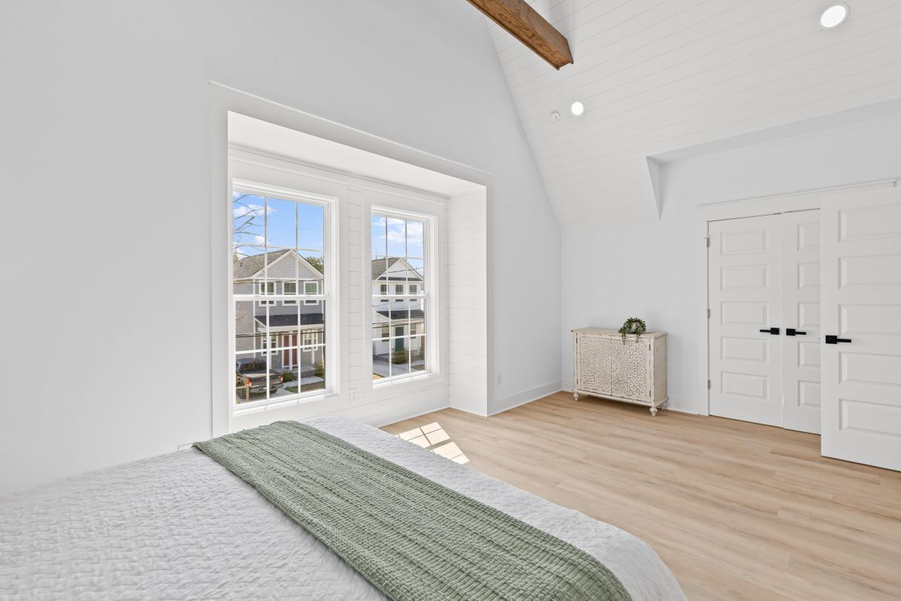 1992 Forest Avenue Photo 29