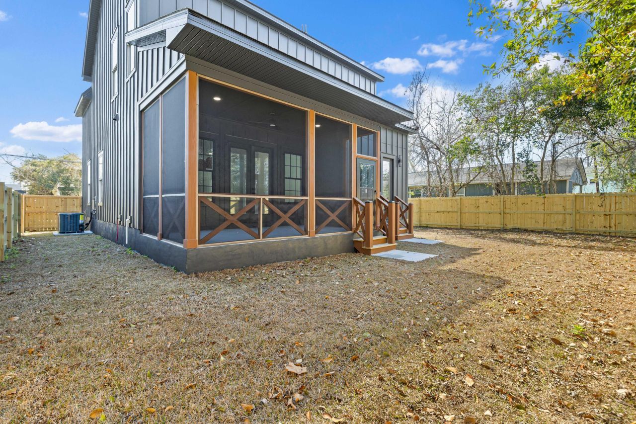 1992 Forest Avenue Photo 39