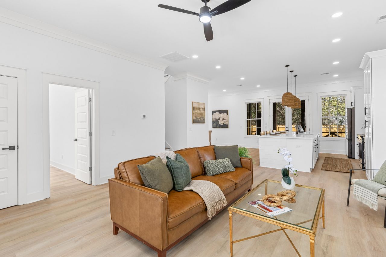 1992 Forest Avenue Photo 6