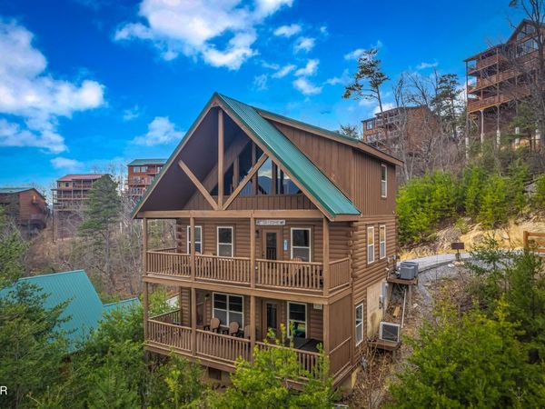 4836 Highland Place Way, Pigeon Forge, TN 37863