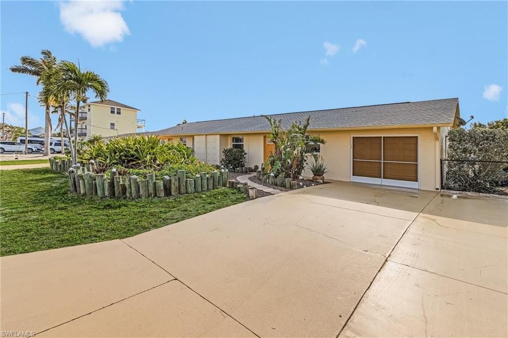 2859 Cheryl St, Matlacha, FL 33993 Photo