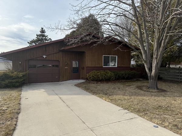 1008 Parkway BOULEVARD, Two Rivers, WI 54241