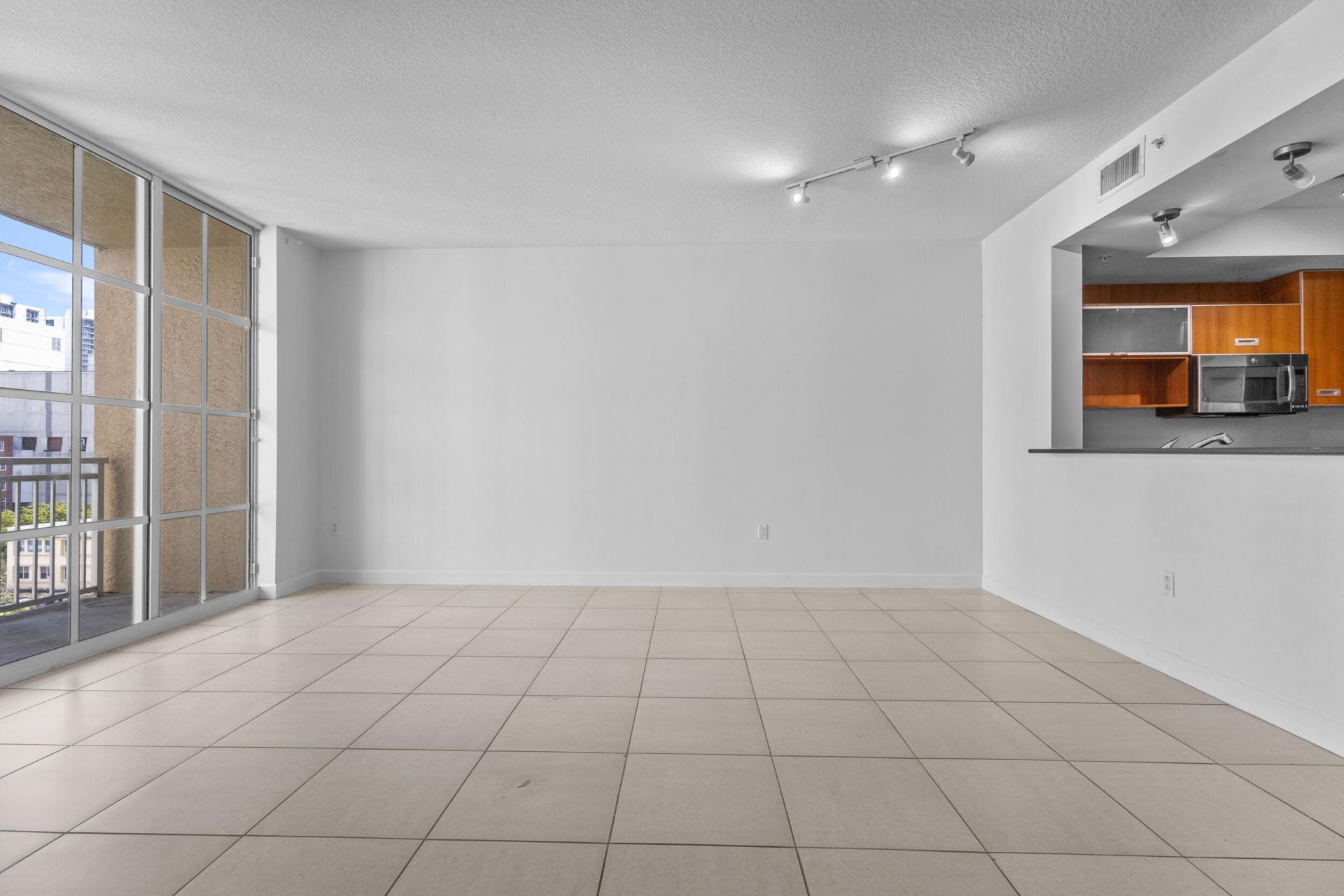 410 Evernia Street, Unit 717, West Palm Beach, FL 33401 Photo