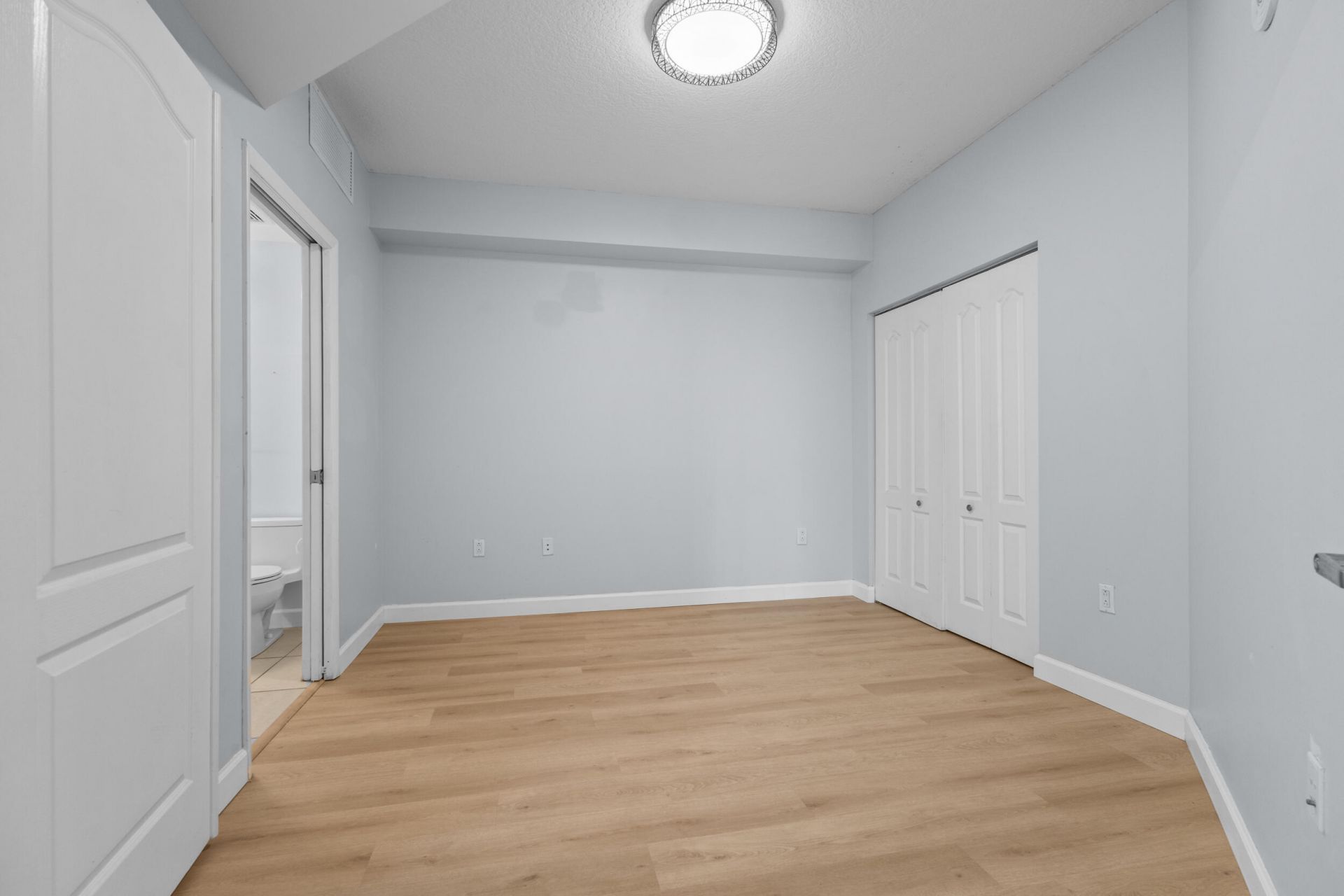 410 Evernia Street, Unit 717, West Palm Beach, FL 33401 Photo