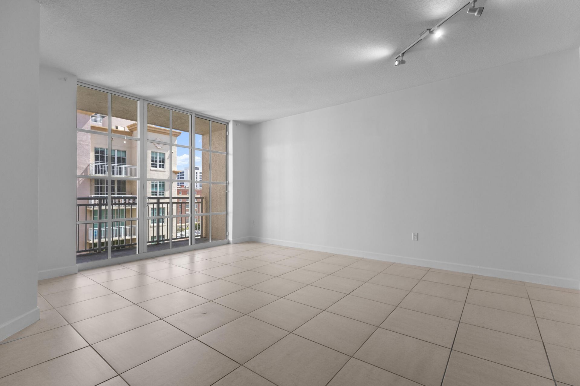 410 Evernia Street, Unit 717, West Palm Beach, FL 33401 Photo