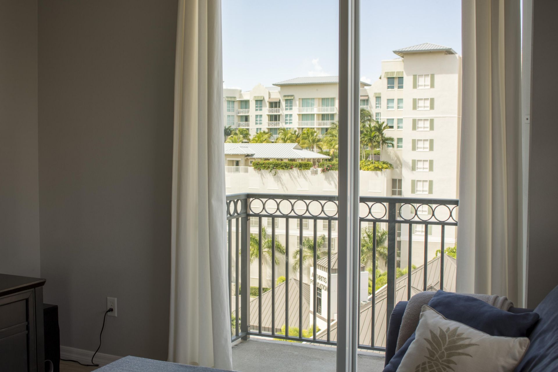 600 S Dixie Highway, Unit 817, West Palm Beach, FL 33401 Photo