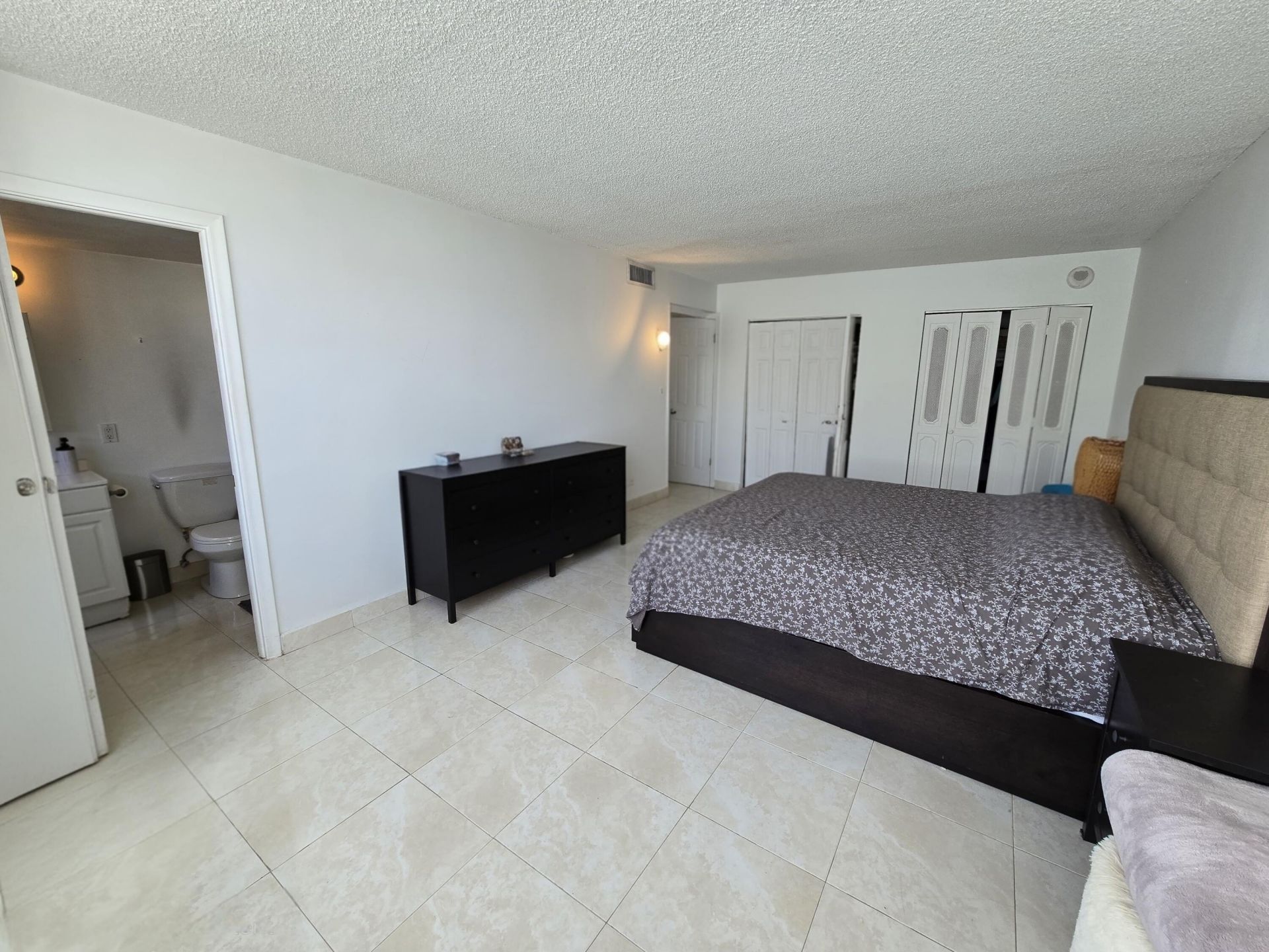 137 Golden Isles Drive, Unit 1202, Hallandale Beach, FL 33009 Photo