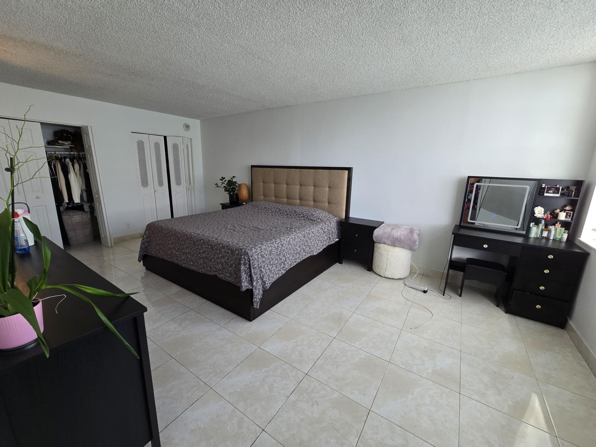 137 Golden Isles Drive, Unit 1202, Hallandale Beach, FL 33009 Photo