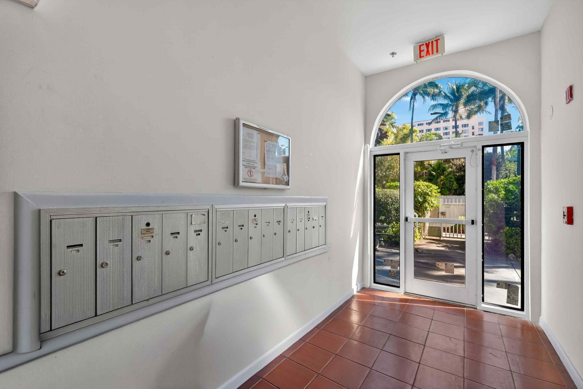 802 Euclid Avenue, Unit 104, Miami Beach, FL 33139 Photo