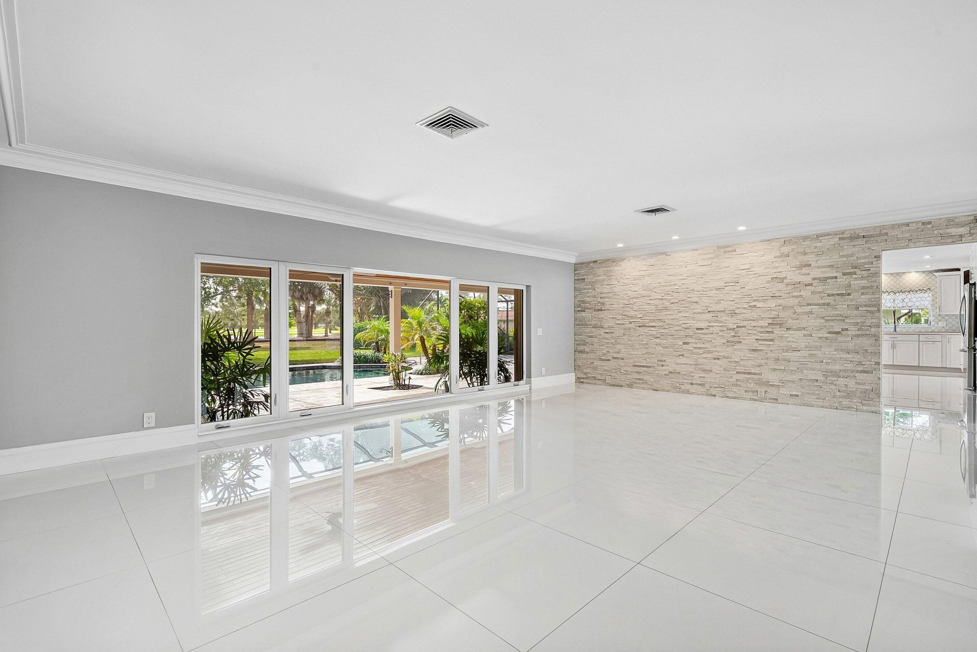 417 N Country Club Drive, Atlantis, FL 33462 Photo