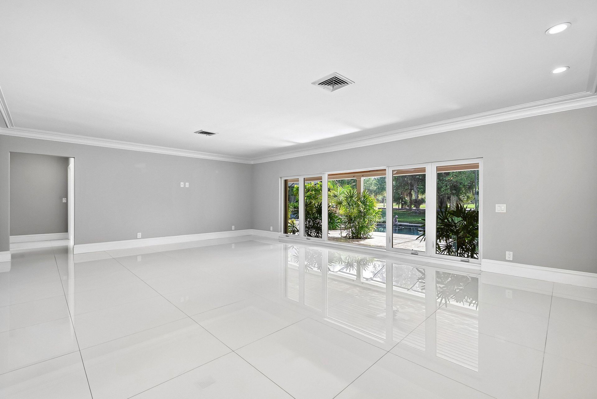 417 N Country Club Drive, Atlantis, FL 33462 Photo