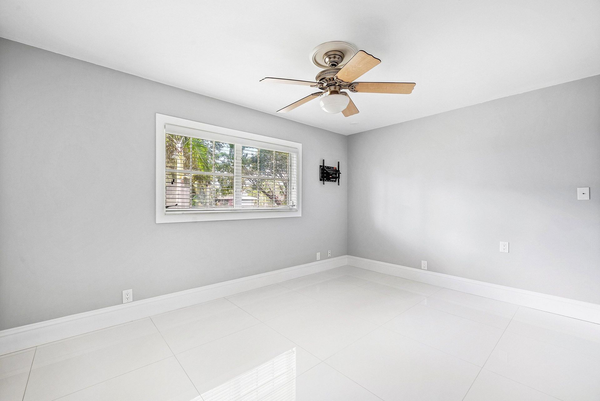 417 N Country Club Drive, Atlantis, FL 33462 Photo