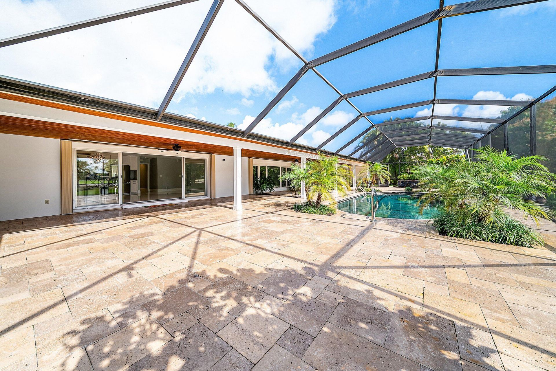 417 N Country Club Drive, Atlantis, FL 33462 Photo