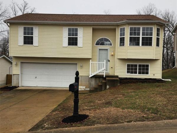 1732 Twelve Oaks , Pevely, MO 63070