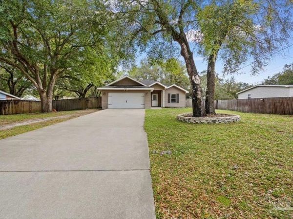 8445 Rynes Cir, Navarre, FL 32566