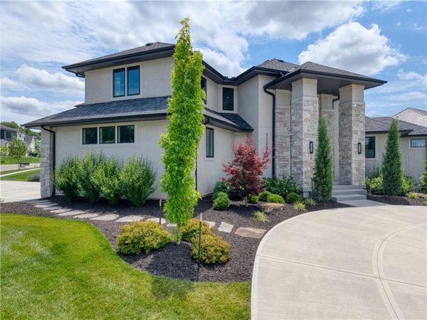 11201 W 169th Street, Overland Park, KS 66221