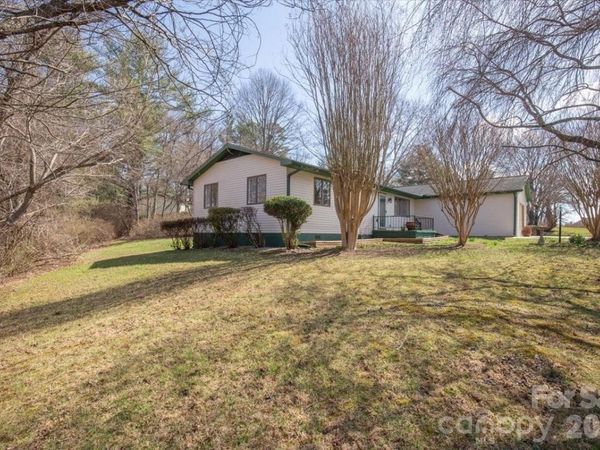 22 Stoney Nob Drive, Hendersonville, NC 28792
