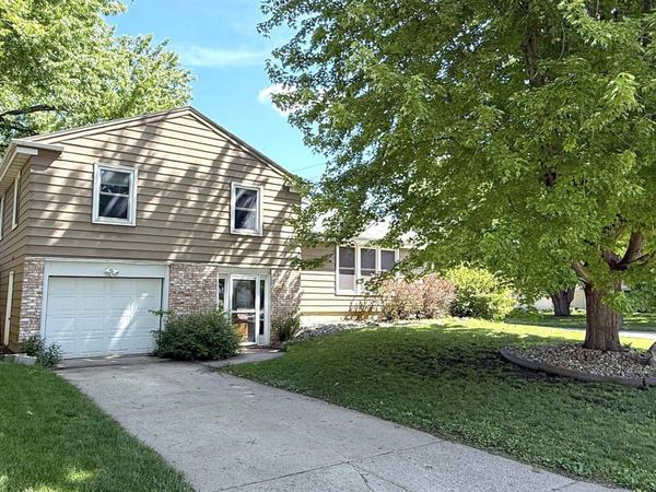 1304 2nd Street NW, Mason City, IA 50401