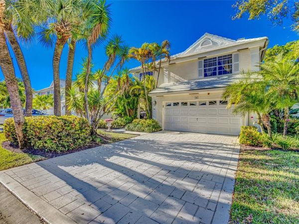 30 Windsor Lane , Palm Beach Gardens, FL 33418