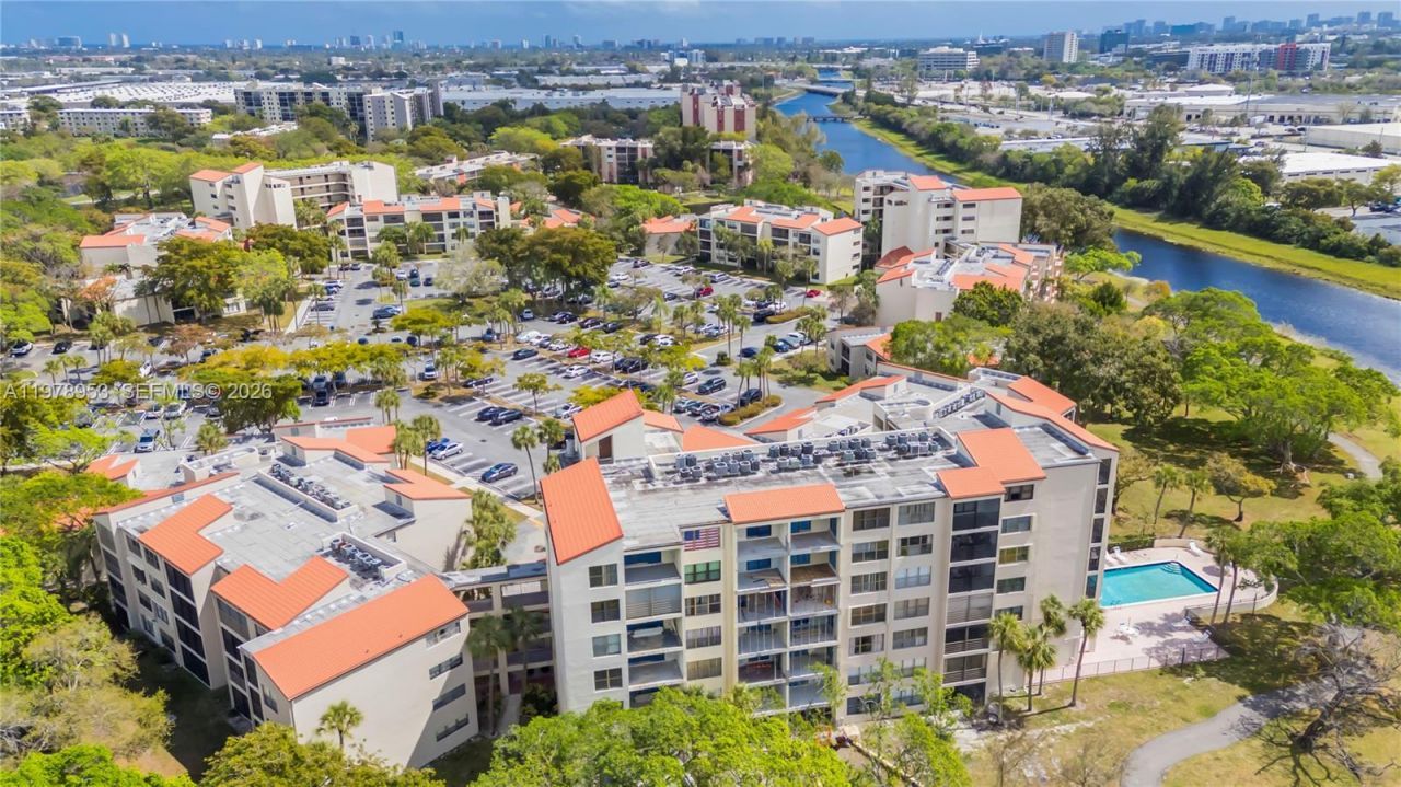 2322 S Cypress Bend Dr, Unit 311, Pompano Beach, FL 33069 Photo