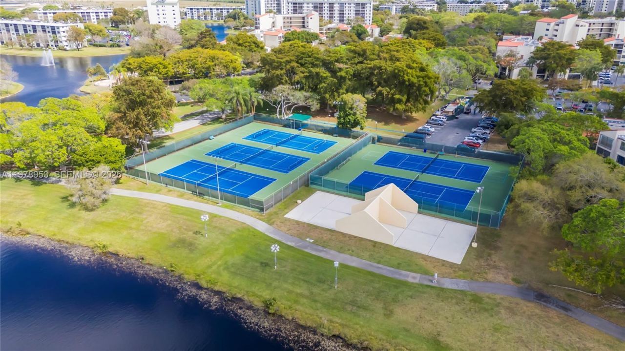 2322 S Cypress Bend Dr, Unit 311, Pompano Beach, FL 33069 Photo