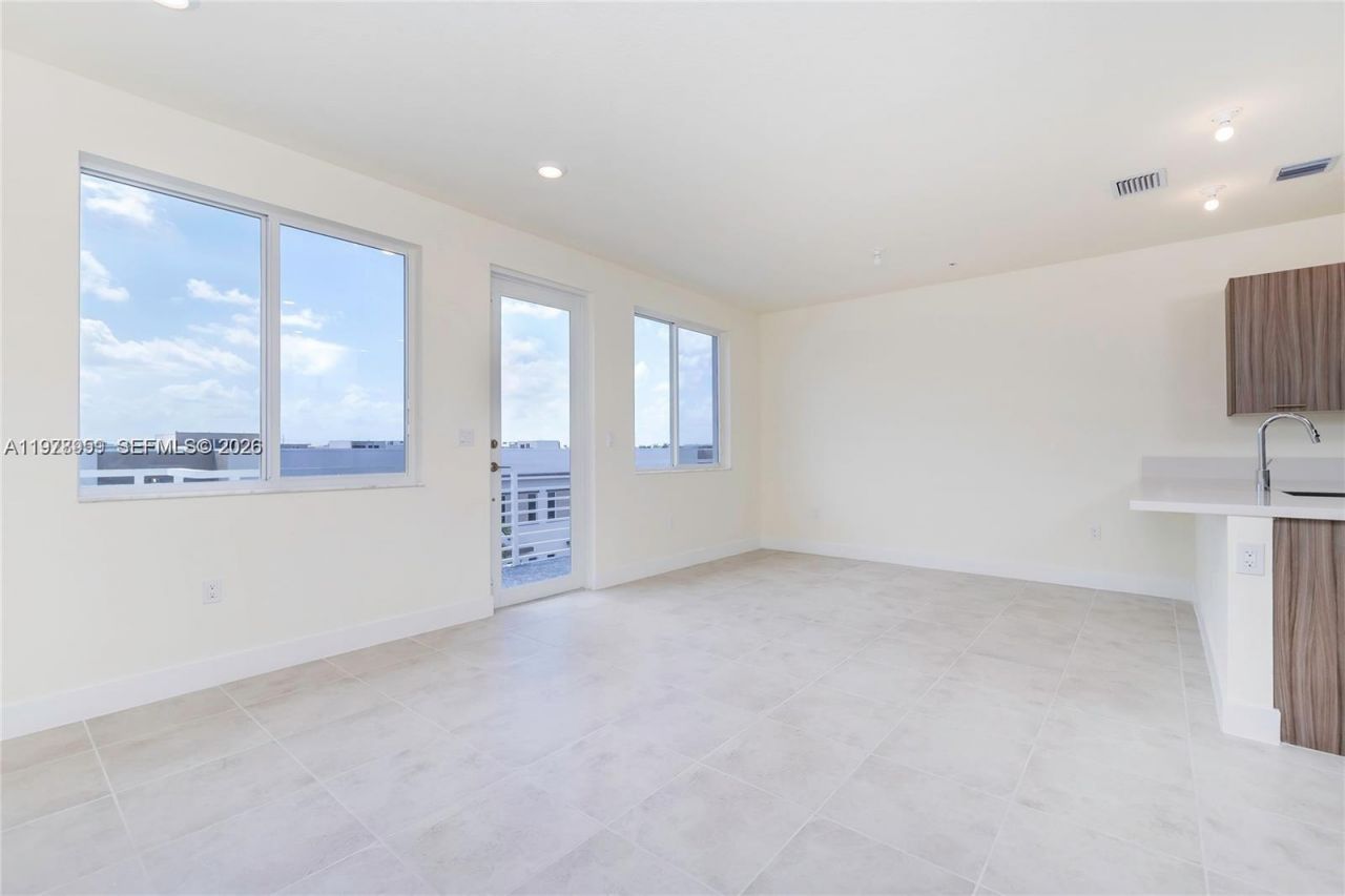 6410 NW 102nd Path, Unit 303, Doral, FL 33178 Photo