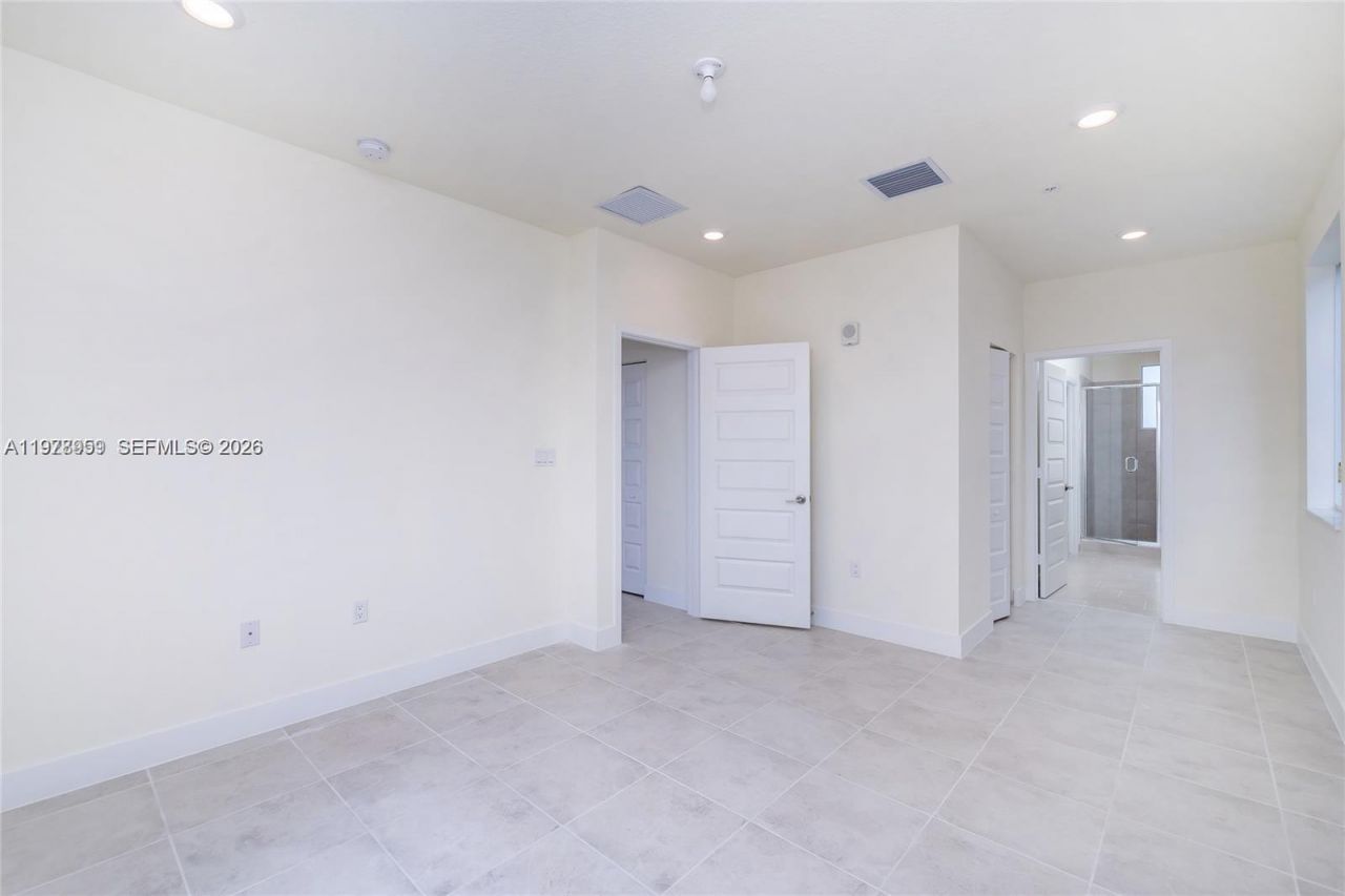 6410 NW 102nd Path, Unit 303, Doral, FL 33178 Photo