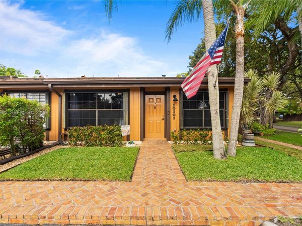 10301 Laurel Ct , Pembroke Pines, FL 33026