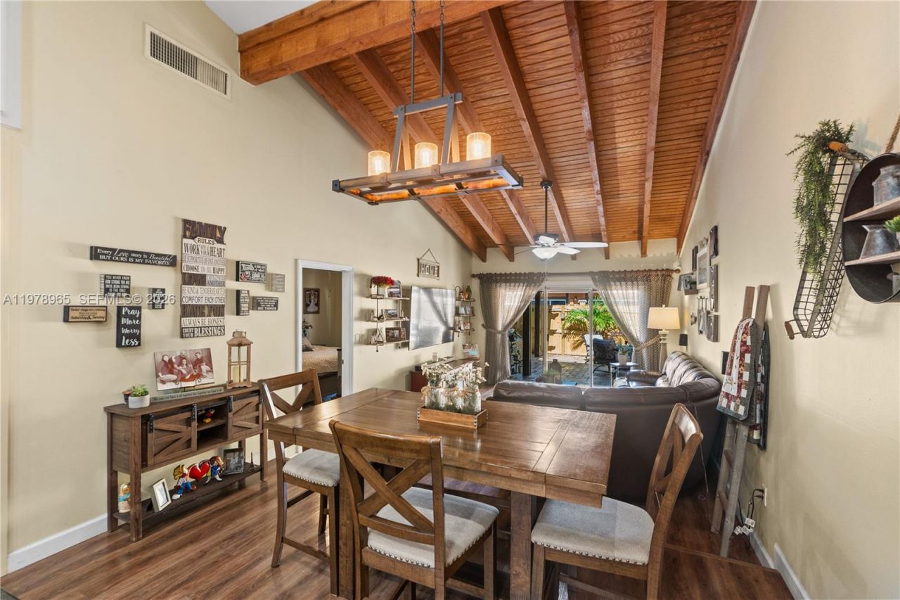 10301 Laurel Ct , Pembroke Pines, FL 33026 Photo