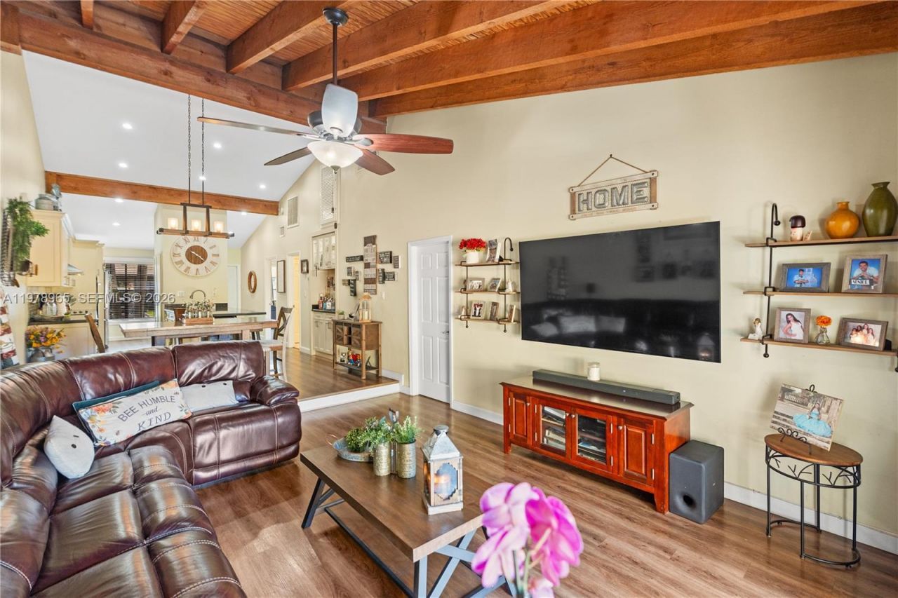 10301 Laurel Ct , Pembroke Pines, FL 33026 Photo