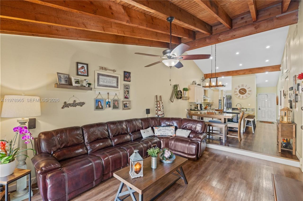 10301 Laurel Ct , Pembroke Pines, FL 33026 Photo