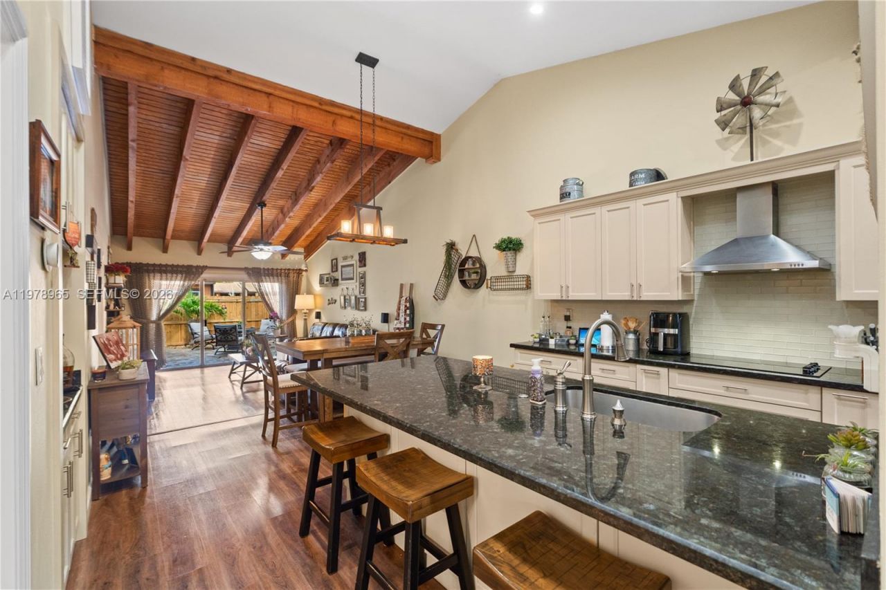 10301 Laurel Ct , Pembroke Pines, FL 33026 Photo