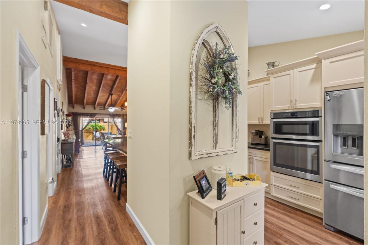 10301 Laurel Ct , Pembroke Pines, FL 33026 Photo