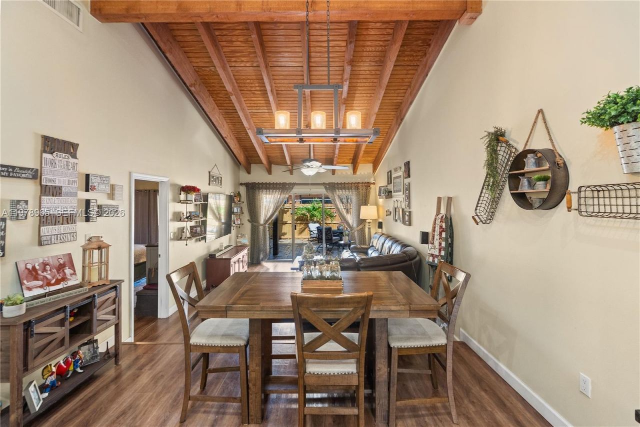 10301 Laurel Ct , Pembroke Pines, FL 33026 Photo