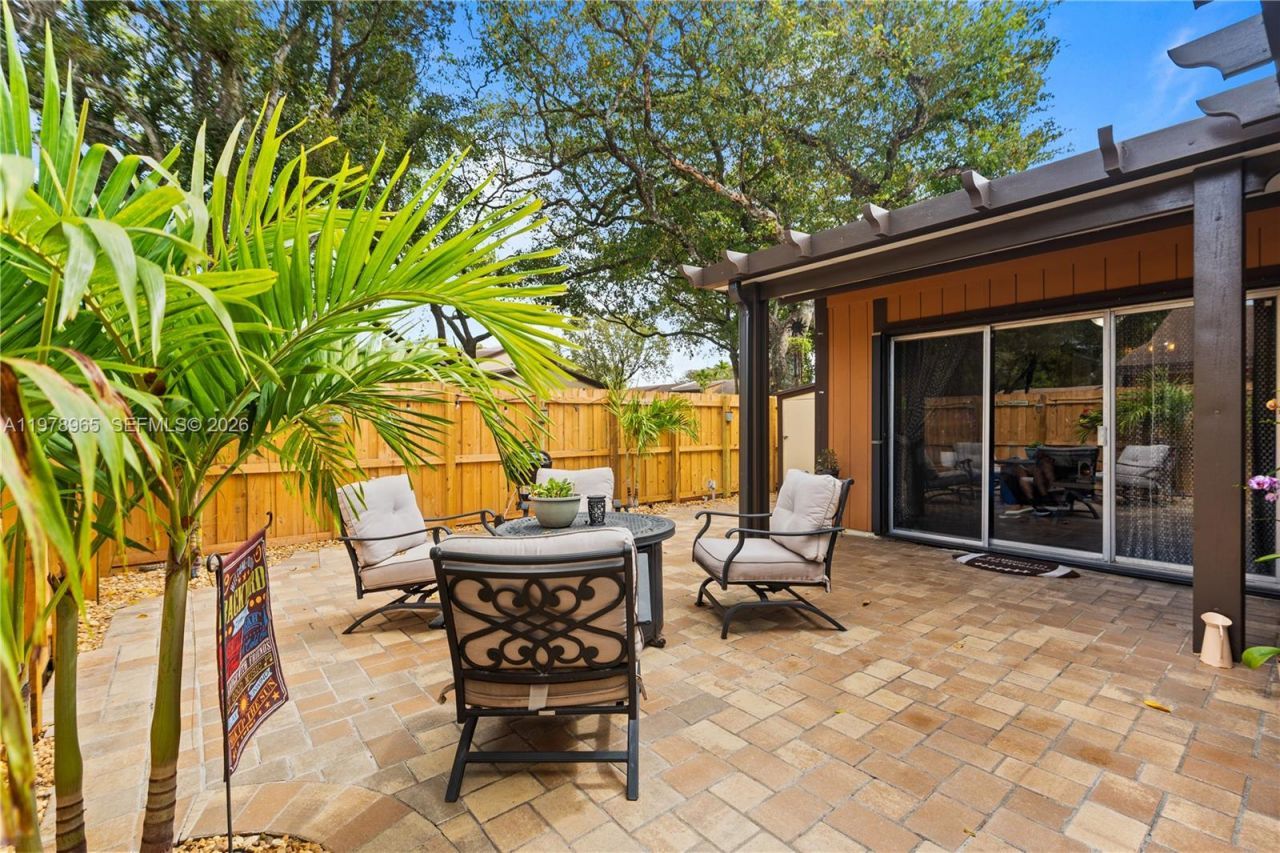 10301 Laurel Ct , Pembroke Pines, FL 33026 Photo