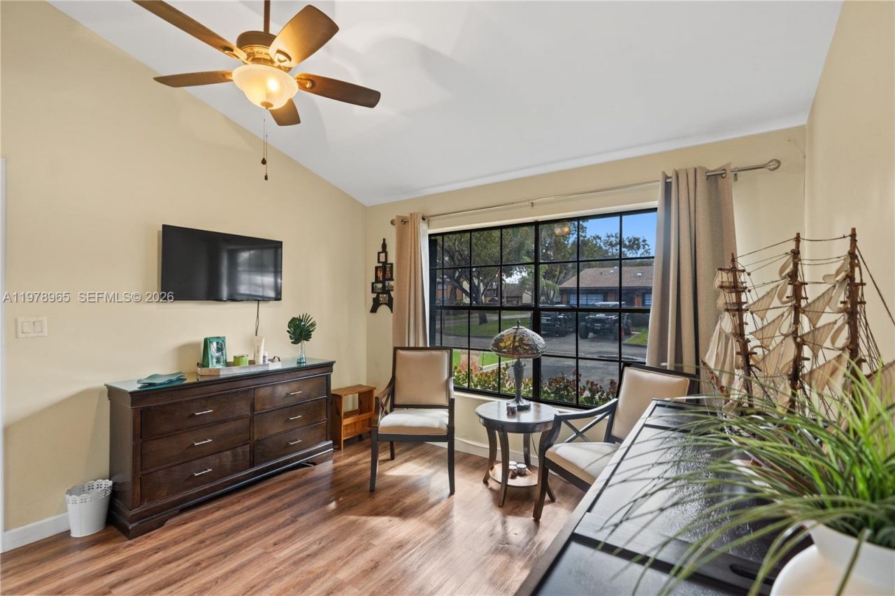 10301 Laurel Ct , Pembroke Pines, FL 33026 Photo