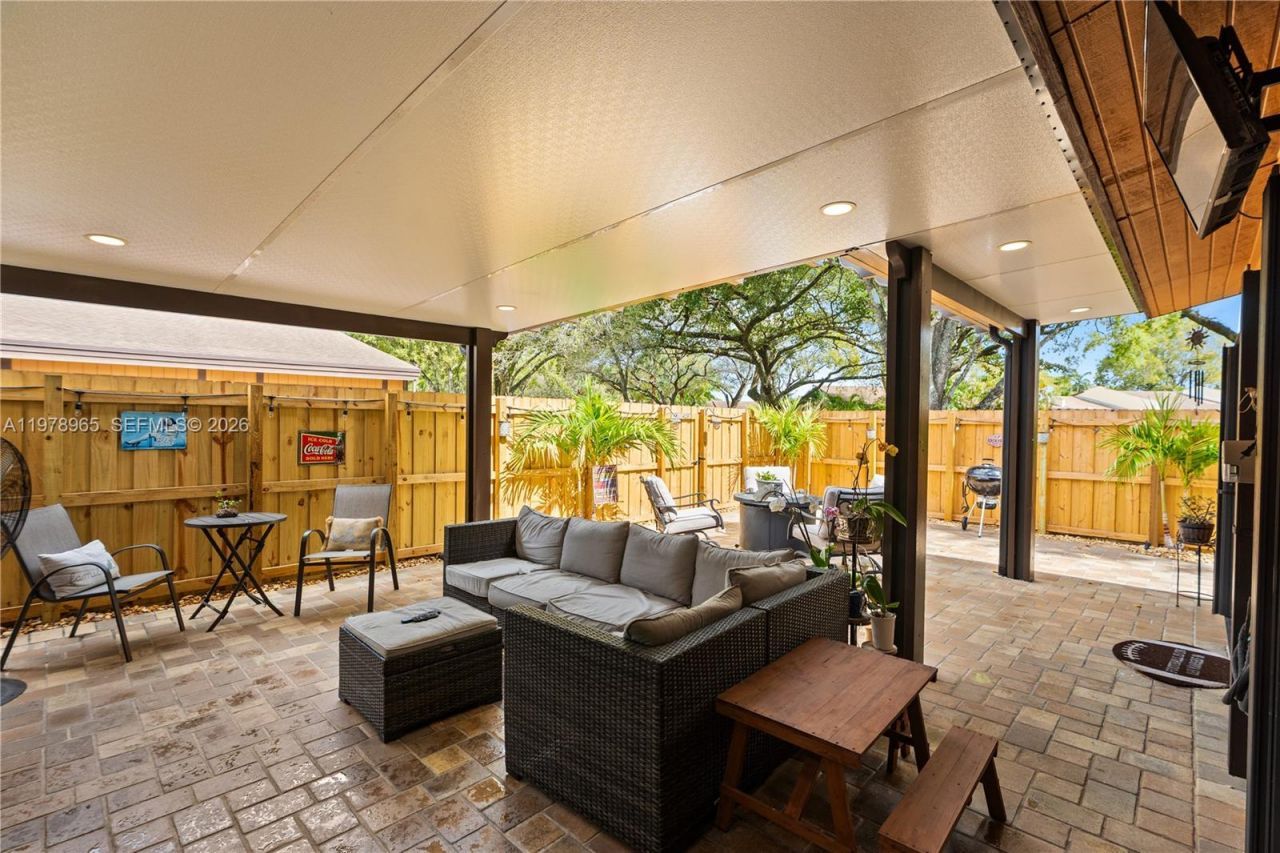 10301 Laurel Ct , Pembroke Pines, FL 33026 Photo