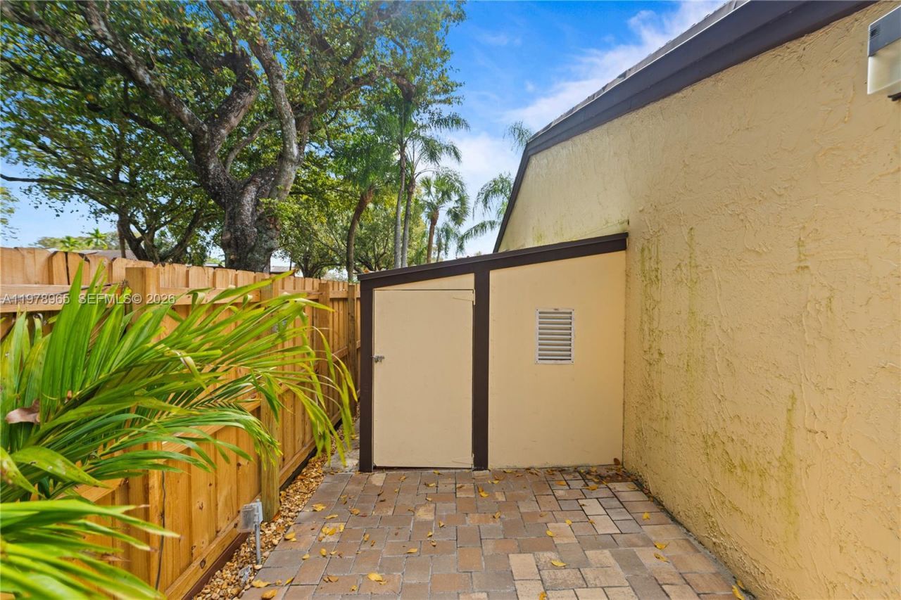 10301 Laurel Ct , Pembroke Pines, FL 33026 Photo