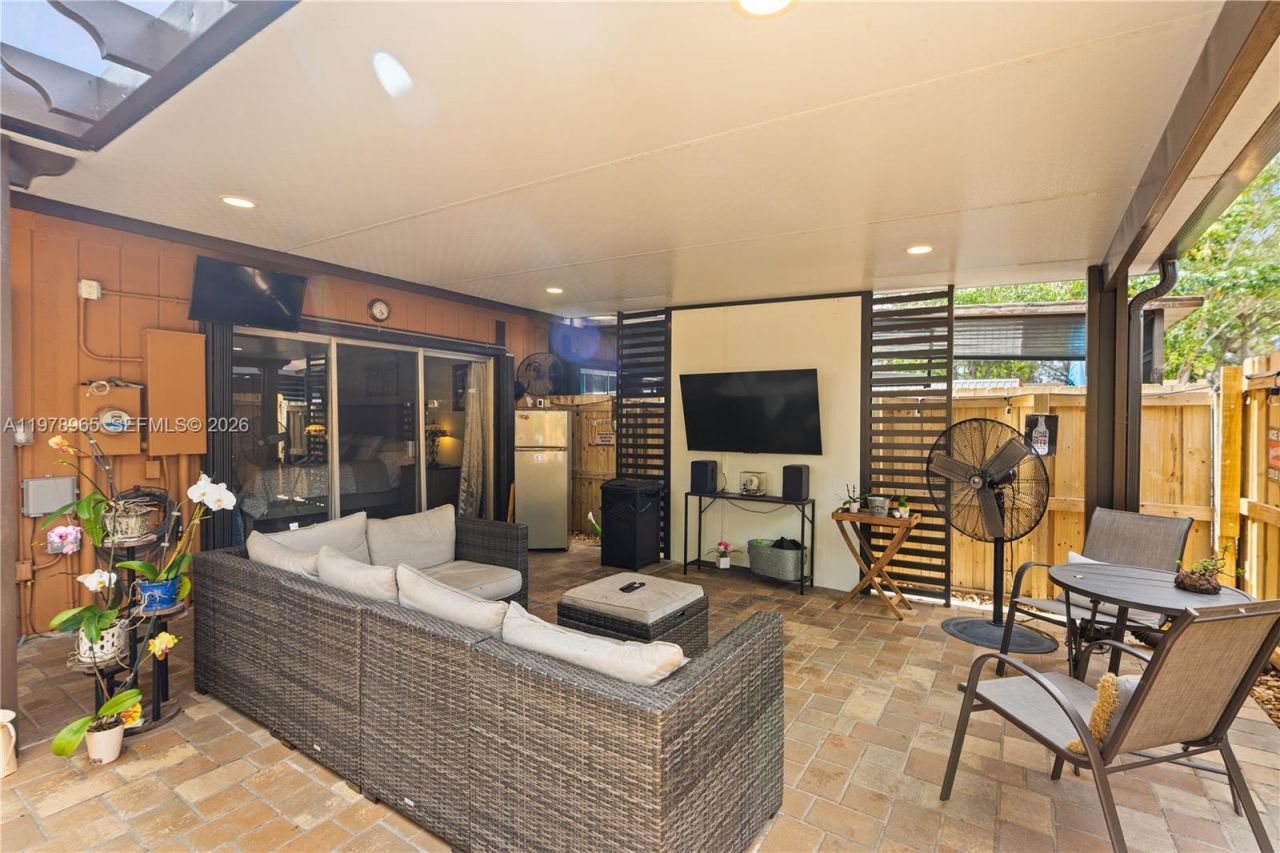 10301 Laurel Ct , Pembroke Pines, FL 33026 Photo