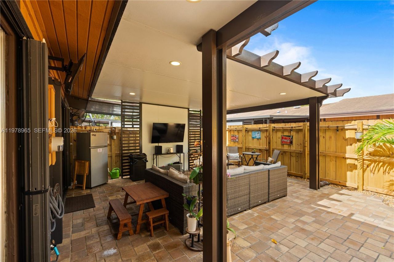 10301 Laurel Ct , Pembroke Pines, FL 33026 Photo