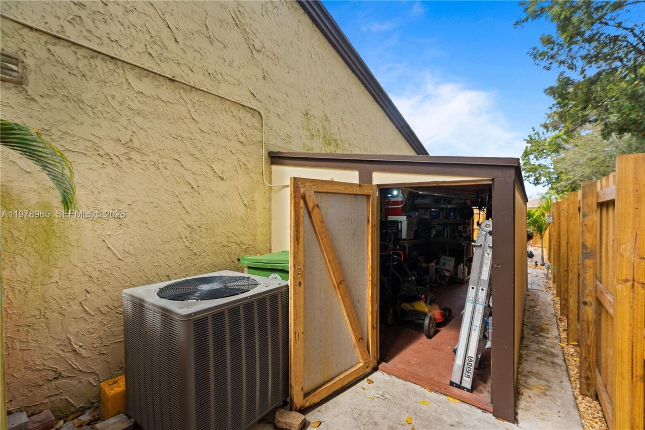 10301 Laurel Ct , Pembroke Pines, FL 33026 Photo