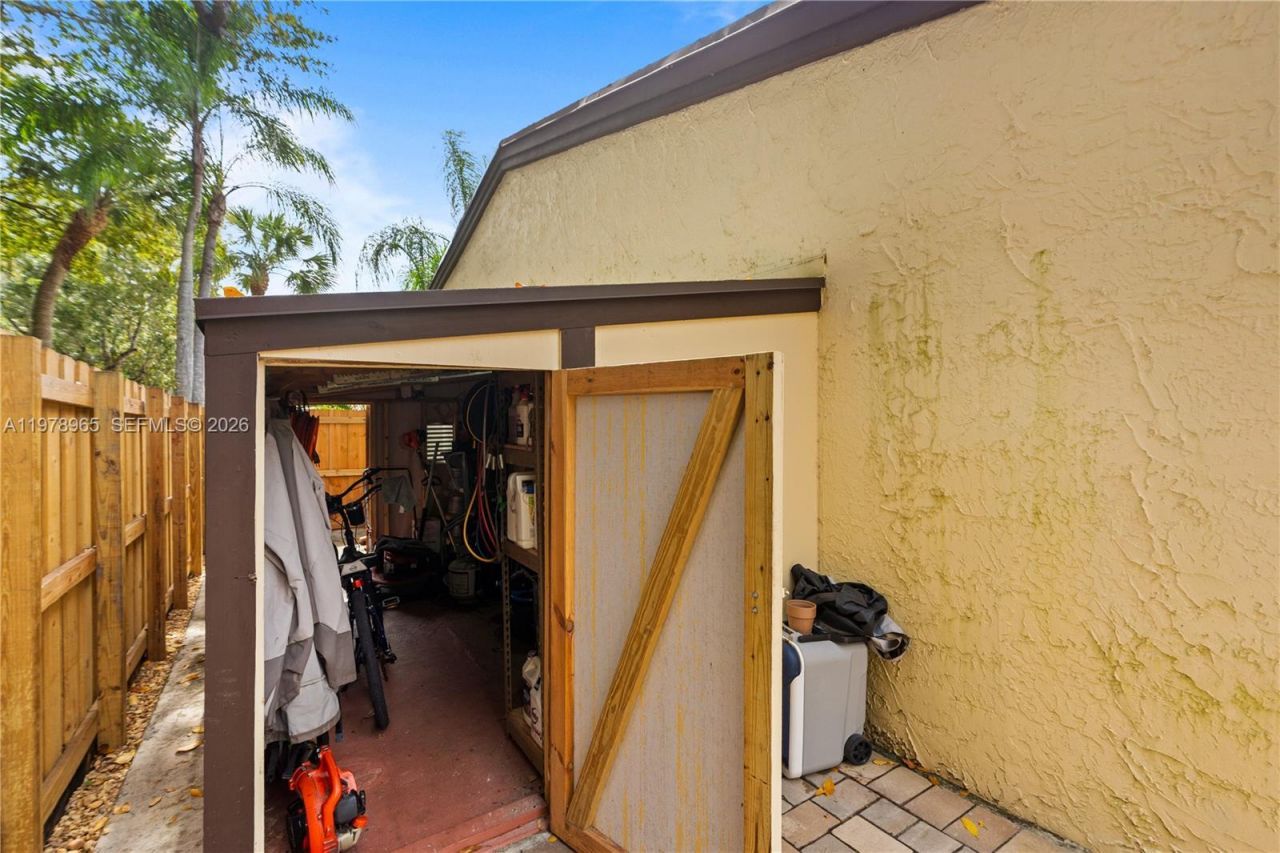 10301 Laurel Ct , Pembroke Pines, FL 33026 Photo