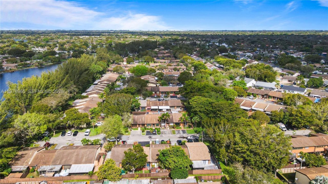 10301 Laurel Ct , Pembroke Pines, FL 33026 Photo