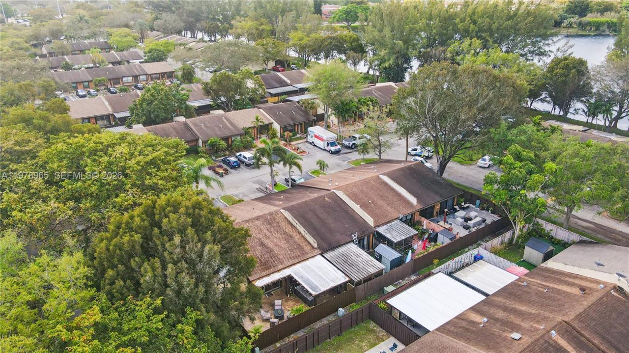 10301 Laurel Ct , Pembroke Pines, FL 33026 Photo