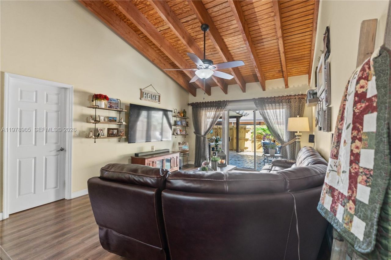 10301 Laurel Ct , Pembroke Pines, FL 33026 Photo