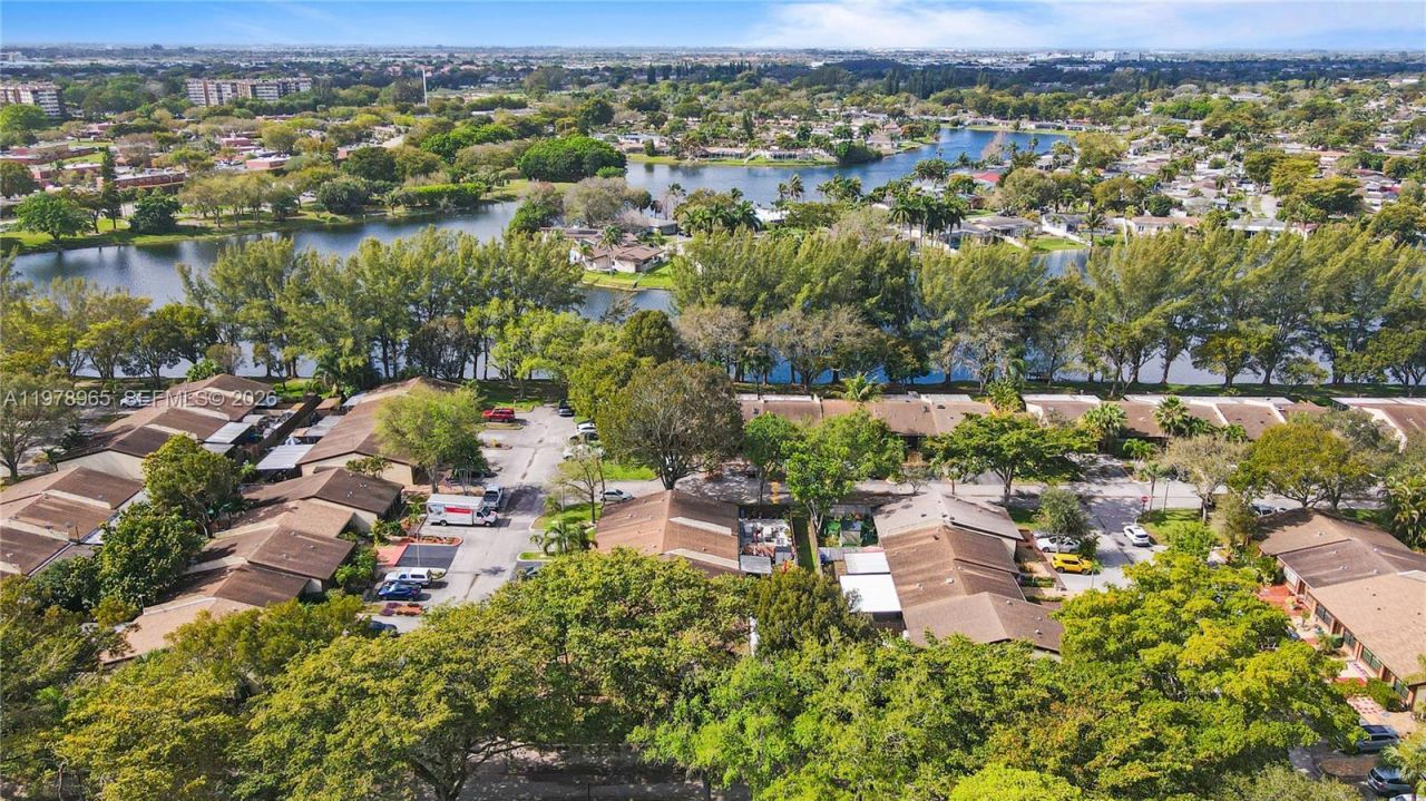 10301 Laurel Ct , Pembroke Pines, FL 33026 Photo