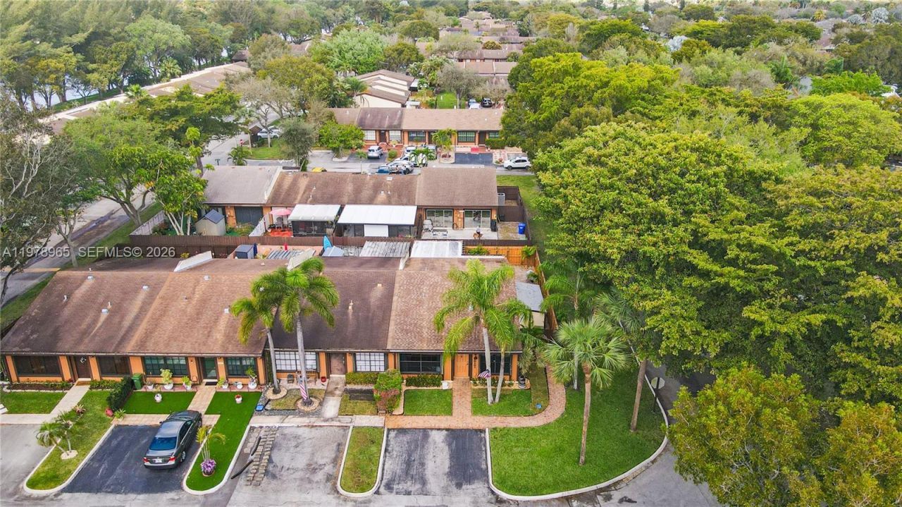 10301 Laurel Ct , Pembroke Pines, FL 33026 Photo